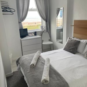 Zimmer mit Kingsize-Bett